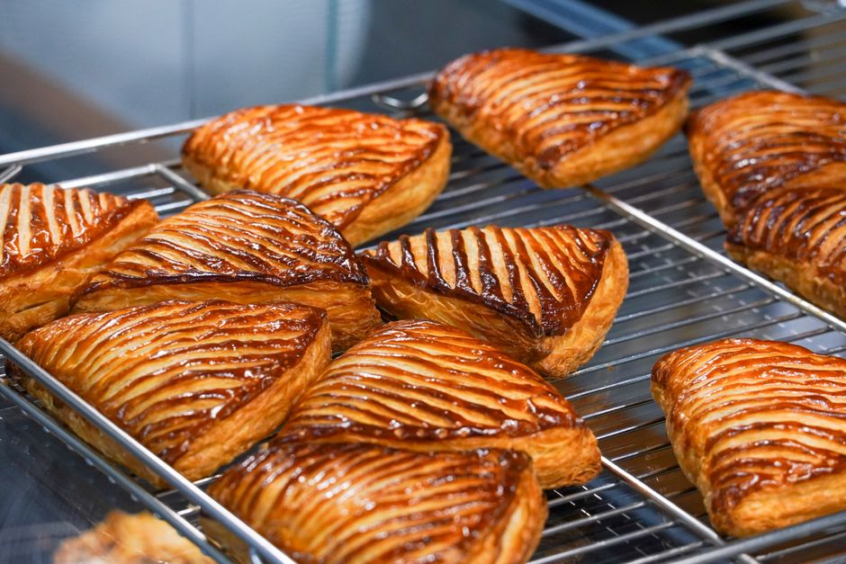 Chaussons aux pommes maison, dorés et bien garnis