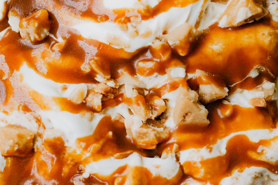 Caramel beurre salé express pour napper une part de tarte
